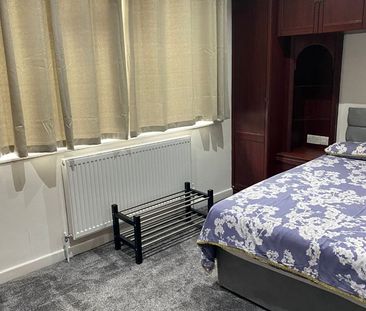 Room in a Shared House, Edgeworth Close, NW4 - Photo 3
