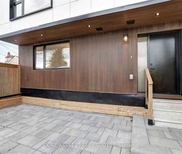 Stunning Custom-Built 3 Br Laneway Home - Photo 3