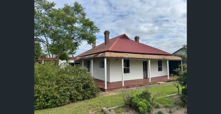 Charming 4-Bedroom Home on One Acre in Ellis Lane - Photo 2