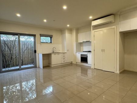 Affordable Dandenong Gem with Extra Convenience - Photo 4