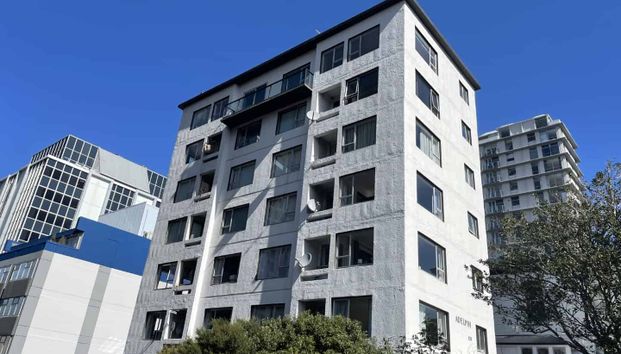 Prime Location Alert! - Photo 1