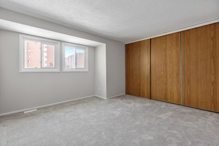 2591-2601 Bridle Path Drive, Emerald Woods - Sawmill Creek, Ottawa, ON - Photo 2