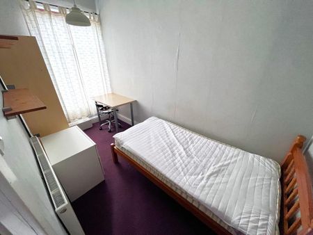 4 bedroom terraced house to rent - Photo 4