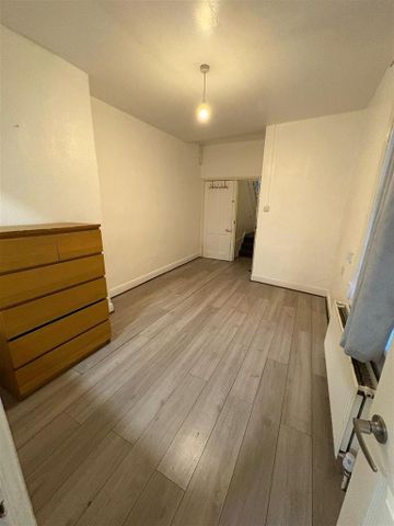 4 bedroom terraced house to rent - Photo 5