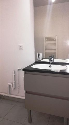 Location Appartement 2 pièces 50m² MONT ST AIGNAN 76130 - Photo 2