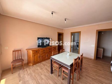 Piso en alquiler en Zona Pueblo - Photo 2