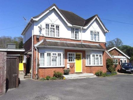 Sulhampstead Road, Burghfield Village, RG30 - Photo 3