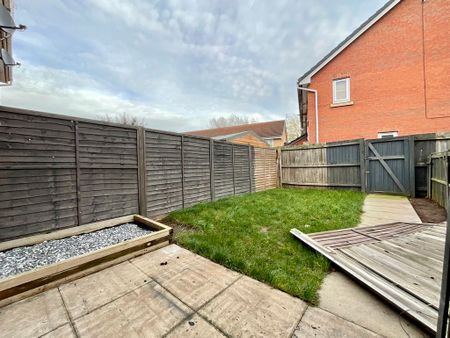 2 bedroom Mid Terraced House to let - Photo 5