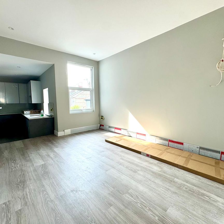 Totteridge Lane, Whetstone, North London, N20 - Photo 1