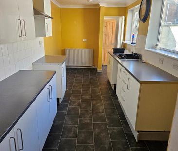 3 bedroom terraced house to rent - Photo 2