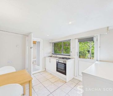Green Lane, Chessington, KT9 - Photo 3