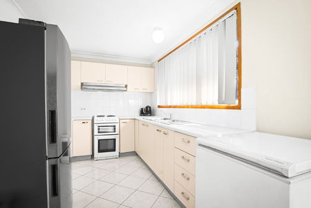 Neat & Tidy 3 Bed Home - Prime St Clair Location - Photo 3