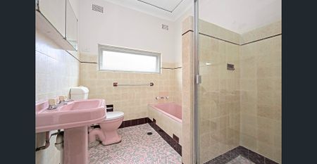 Spacious Family Home in Prime Beverly Hills Location! - Photo 5