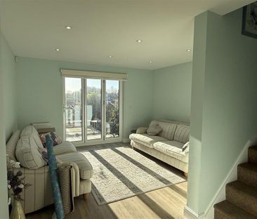 3 bedroom end of terrace house to rent - Photo 1