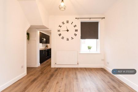 2 bedroom terraced house to rent - Photo 2