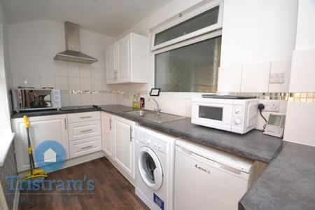 4 bed Flat for Rent - Photo 3