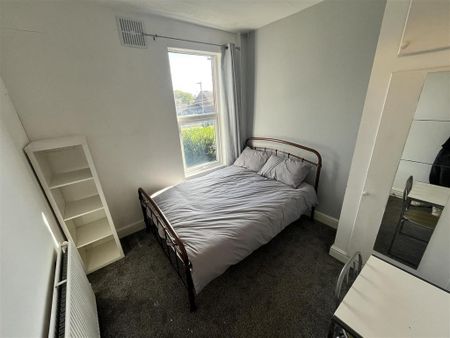 4 bedroom terraced house to rent - Photo 3