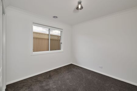 Modern Elegance and Everyday Comfort - Photo 3