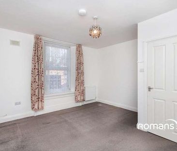 Upper Hale Road, Farnham, GU9 - Photo 2