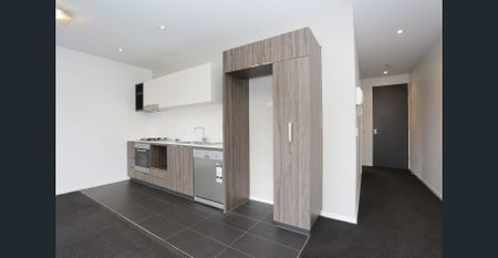 Spacious 2-Bedroom Apartment with Balcony & Parking - Photo 4