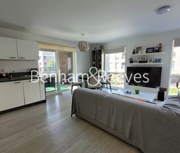 2 Bedroom flat to rent in Westmead Court, Adenmore Road, SE6 - Photo 6