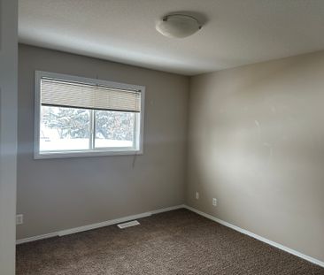 Spacious 2 Bed Apartment + Covered Parking included - Pet Friendly - Photo 6