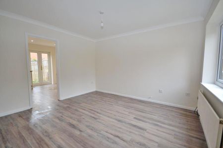3 bedroom end of terrace house to rent - Photo 2