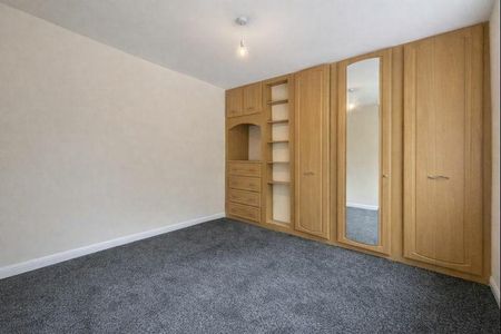 5 bedroom semi-detached house to rent - Photo 3
