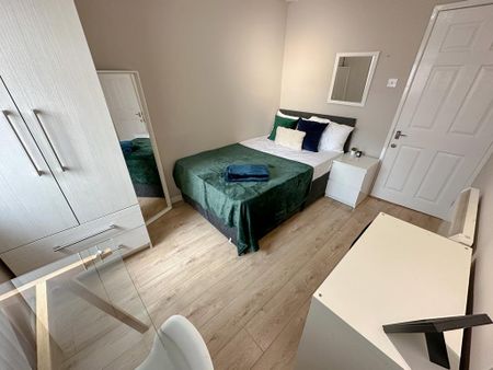 4 bedroom flat to rent - Photo 5