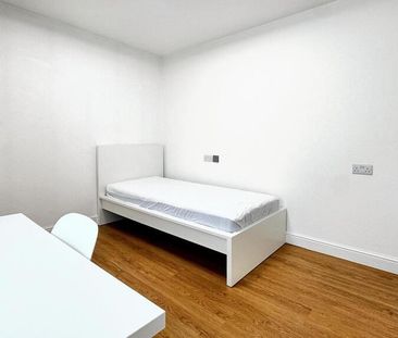 3 bedroom flat to rent - Photo 6