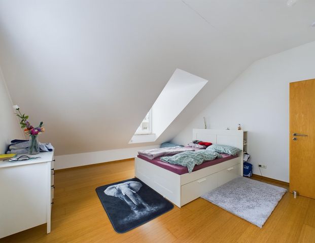 Möblierte Helle Zentral gelegene Dachgeschoss Wohnung in Unterschleißheim - Photo 1