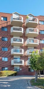 3 1/2 FRAIS PEINT SAINT-LAMBERT (IMMEUBLE BÉTON) - Photo 3