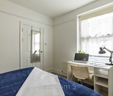 Room 4 - Photo 6