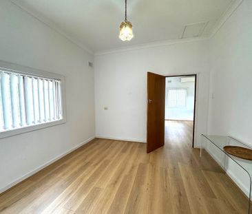2 BEDROOM PLUS STUDY - CLOSE TO EVERYTHING - Photo 4