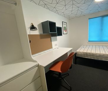 Queens Road, NG9 2BD - Photo 4