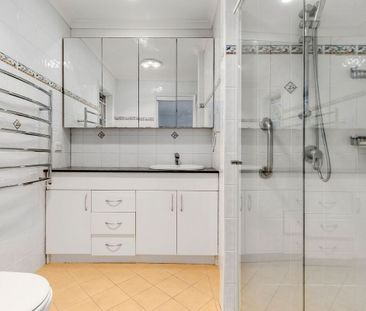 FAMILY LIVING IN A CONVENIENT LOCATION - Photo 5