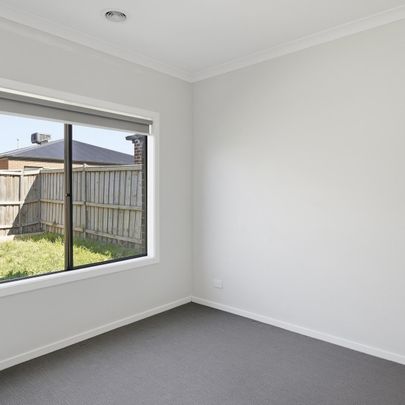 For Lease: Stunning Family Home in Tarneit - 56 Sapling Boulevard - Photo 1