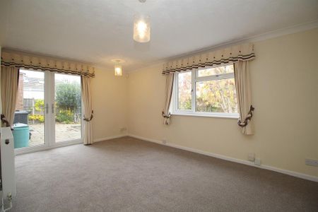 5 bedroom semi-detached house to rent - Photo 4