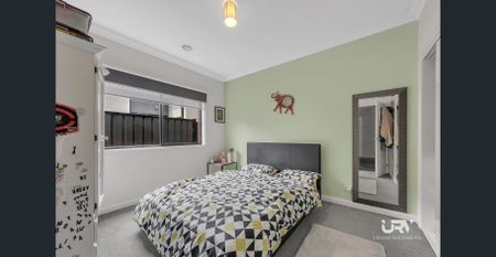 FAMILY HOME IN CONVENIENT LOCATION!! - Photo 3