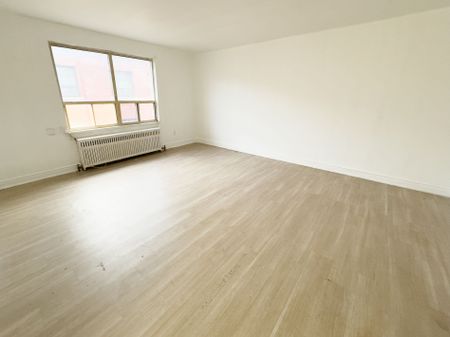 For Lease - 896 Eglinton Avenue Unit# 311, Toronto, Ontario - Photo 3