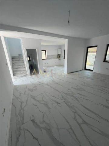 Inchiriere casa 4 camere Giroc - Fotografie 4