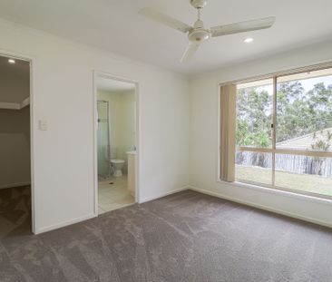 LARGE FAMILY HOME - FULLY AIR-CONDITIONED - Photo 2