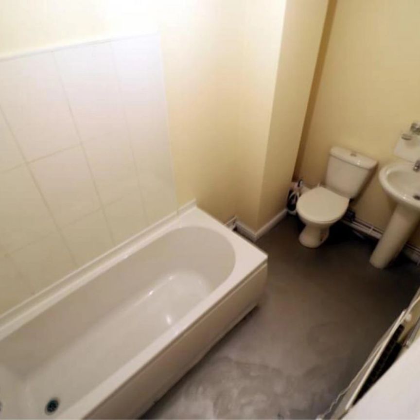 **NO DEPOSIT OPTION AVAILABLE** A Two bedroom terrace property featuring off road parking, central heating, low maintenance garden, Kitchen/diner and bathroom with shower over bath. - Photo 1