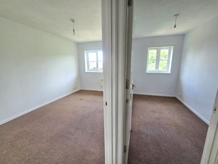 2 bed flat to rent in Cygnet Close, London, NW10 - Photo 3