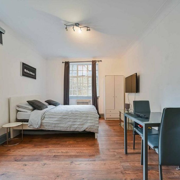 Studio to rent - Photo 1