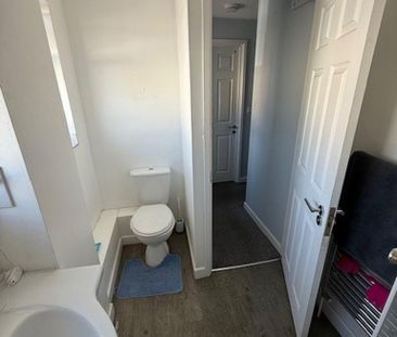 6 bedroom semi-detached house to rent - Photo 4