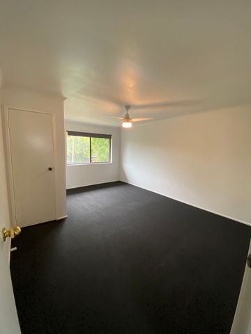 Renovated Townhouse In Convenient Location! - Photo 3