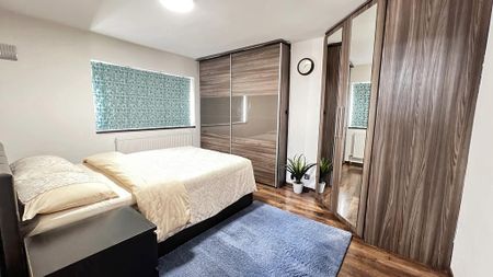 4 bedroom semi-detached house to rent - Photo 5