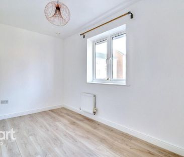 4 bedroom semi-detached house to rent - Photo 3