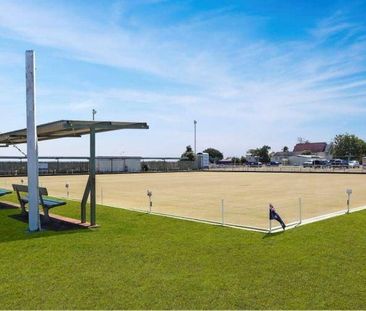 BRAND NEW HOME - NEVER LIVED IN - Photo 2